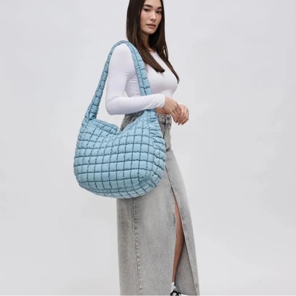 Urban Expressions Puffer Carryall - Picture 3 of 10